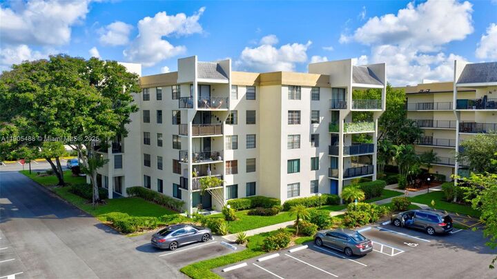 Property Photo:  6190 Woodlands Blvd 106  FL 33319