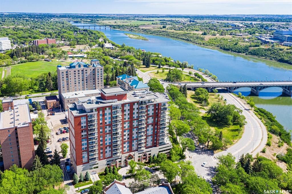 Property Photo: 902 Spadina Crescent E 702 SK S7K 0G8