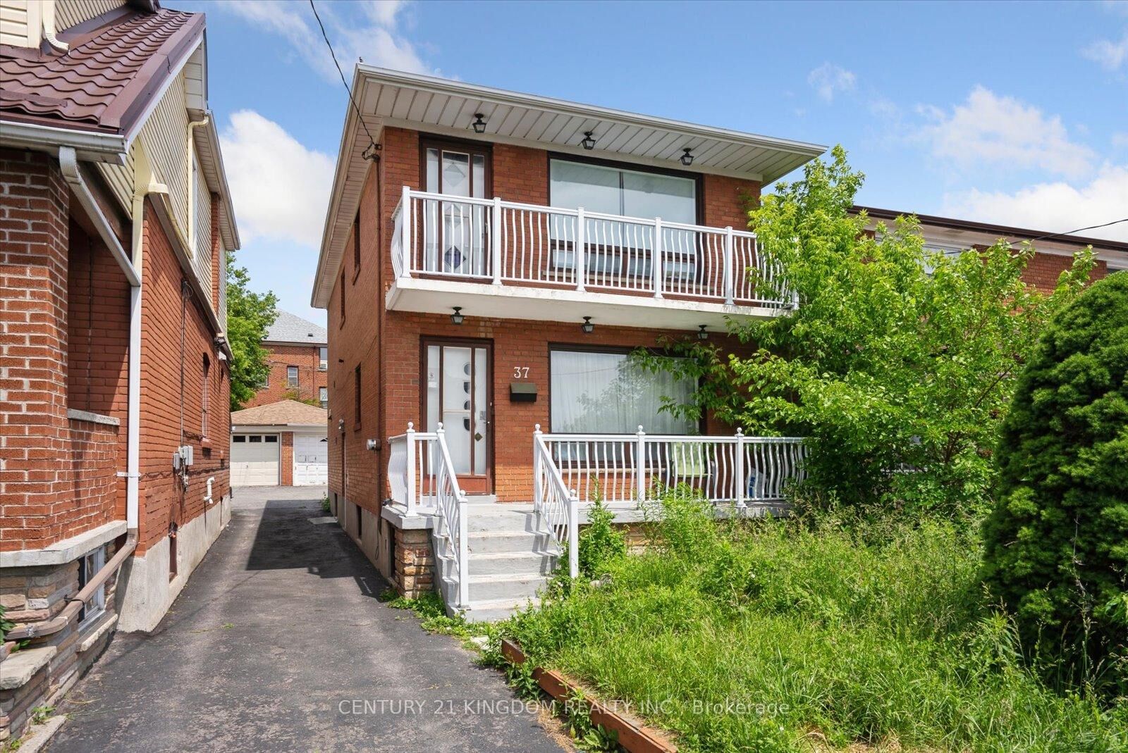 Property Photo:  37 Robinson Avenue Lower  ON M1L 3S8 