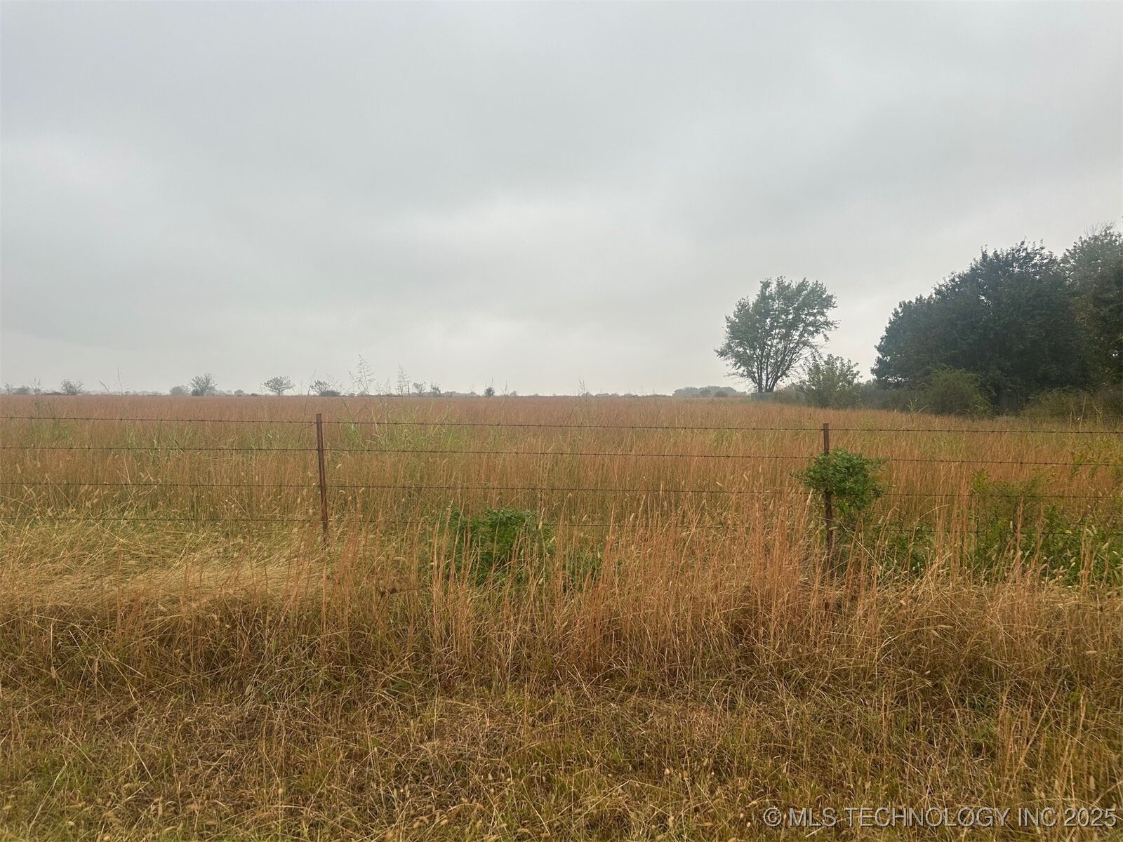 Property Photo:  001 S 260 Road  OK 74467