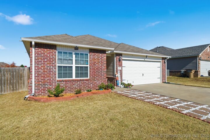 Property Photo:  6057 E 147th Street S  OK 74008 