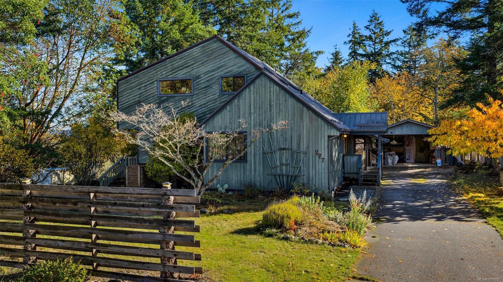 Property Photo: 277 Maliview Dr BC V8K 1B1