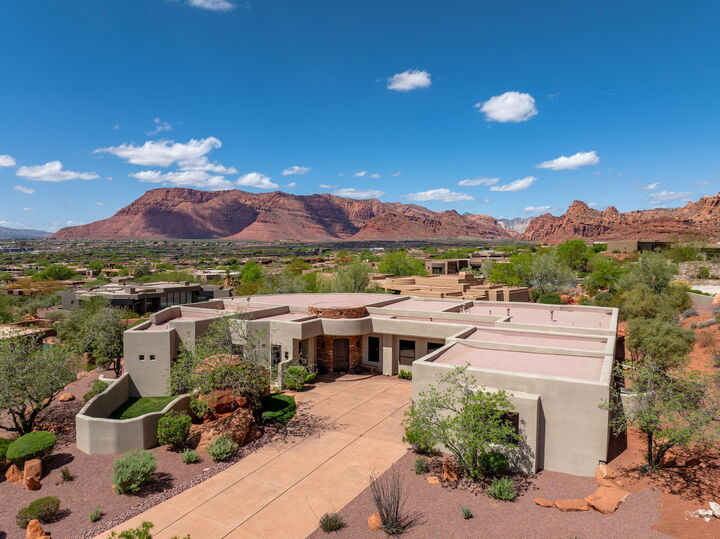 Property Photo:  2226 W Lomaki Cir  UT 84770 