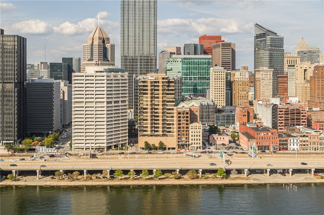 Property Photo: 151 Fort Pitt Blvd 1605 PA 15222