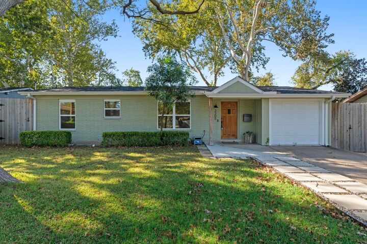2205 N Plains Avenue  Austin TX 78757 photo
