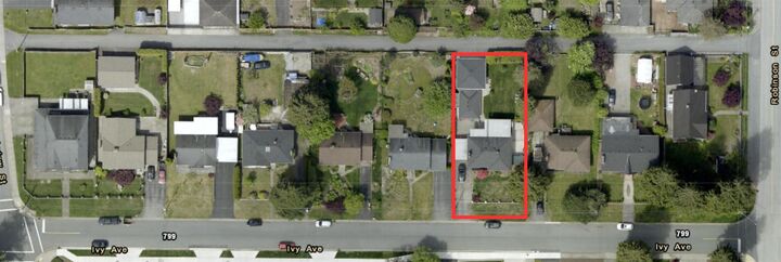 Property Photo: 723 Ivy Avenue BC V3J 2J1