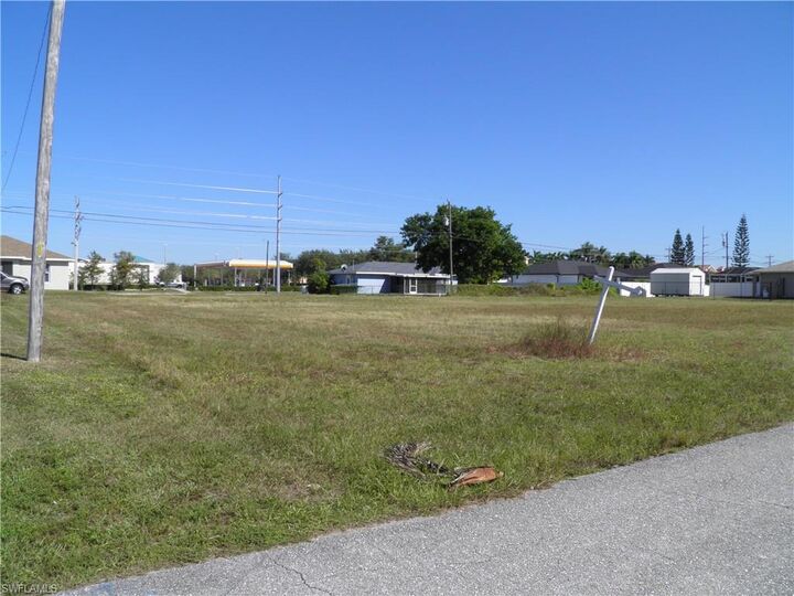 Property Photo:  1627 NE 23rd Ter  FL 33909 
