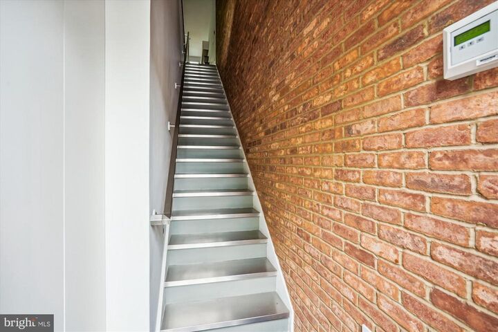 Property Photo:  2713 Mount Vernon Avenue  VA 22301 