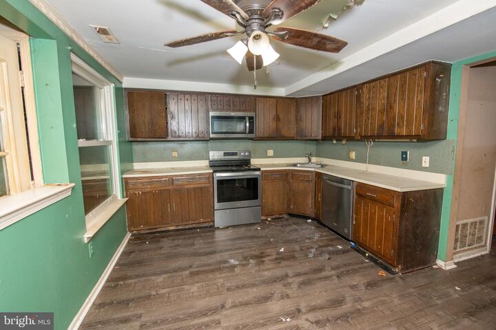 Property Photo: 571 Fernwood Lane PA 19030