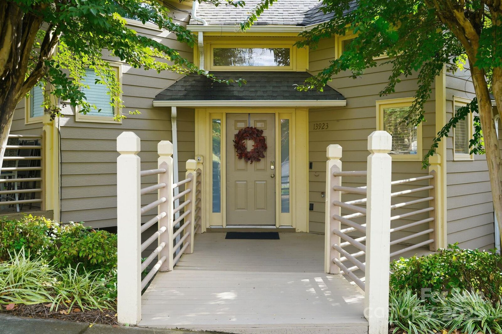 Property Photo: 13923 Queens Harbor Road NC 28278