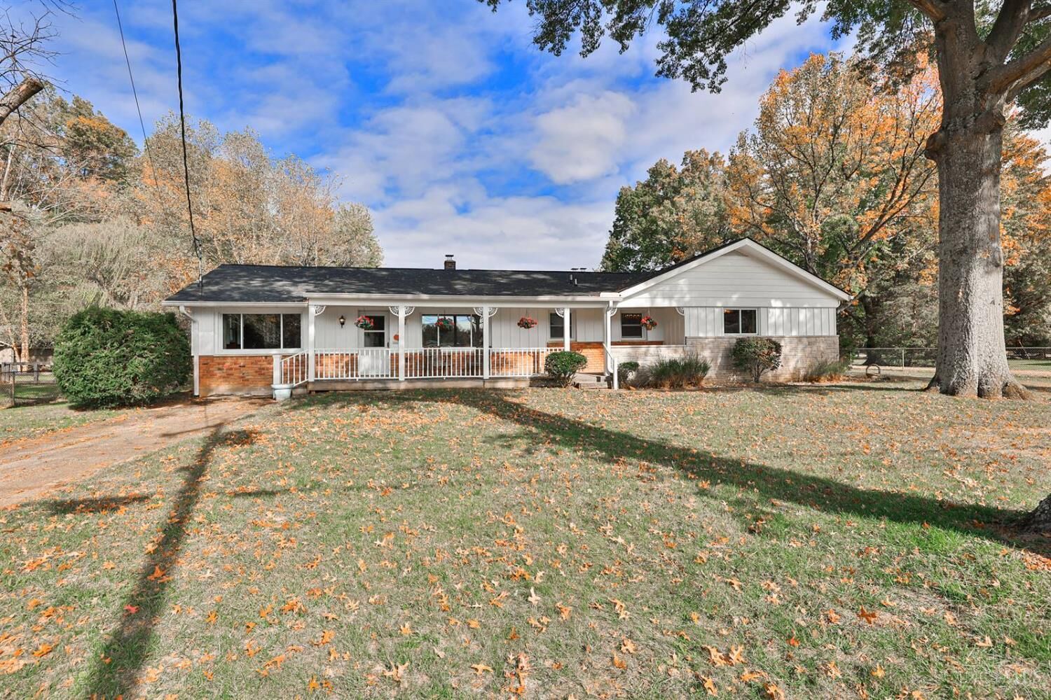 Property Photo:  1438 Locust Lake Road  OH 45102
