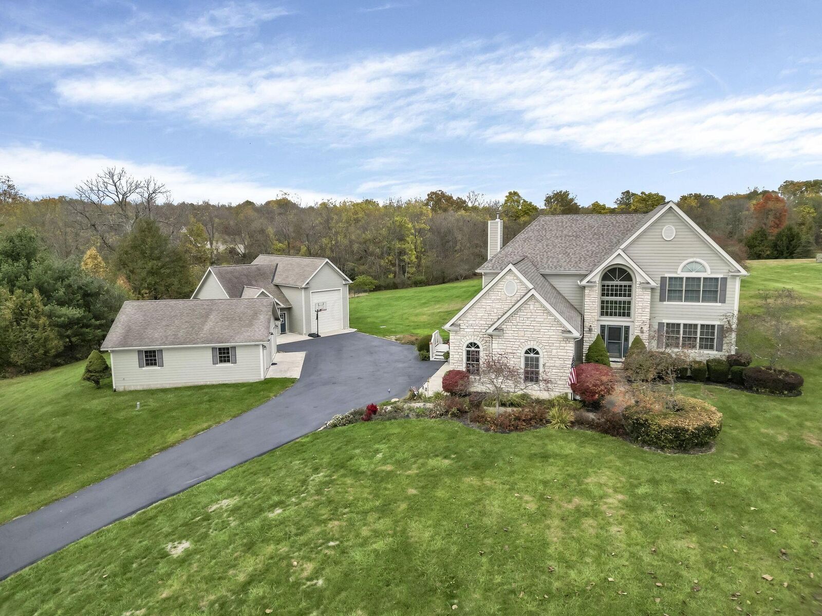 Property Photo: 45 Mallard Point OH 43025