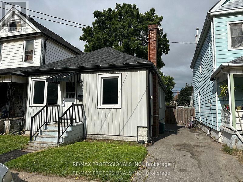 Property Photo: 167.5 Grosvenor Avenue North Upper ON L8L 7S1