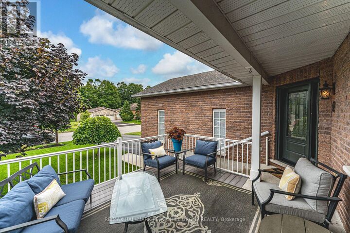 Property Photo: 95 Crompton Drive ON L4M 6P1