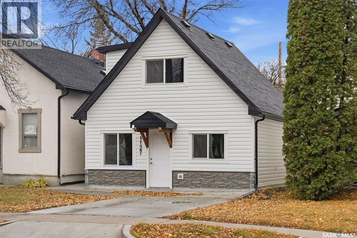 Property Photo: 1127 F Avenue N SK S7L 1X1