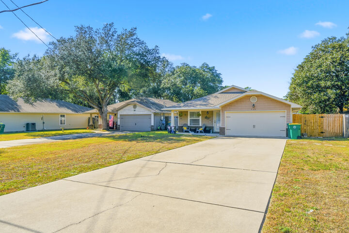 Property Photo: 936 Central Avenue FL 32547