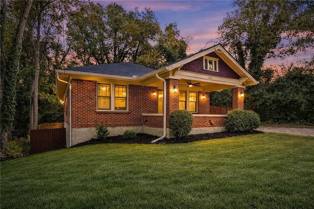 Property Photo:  829 Rose Circle SW  GA 30310 