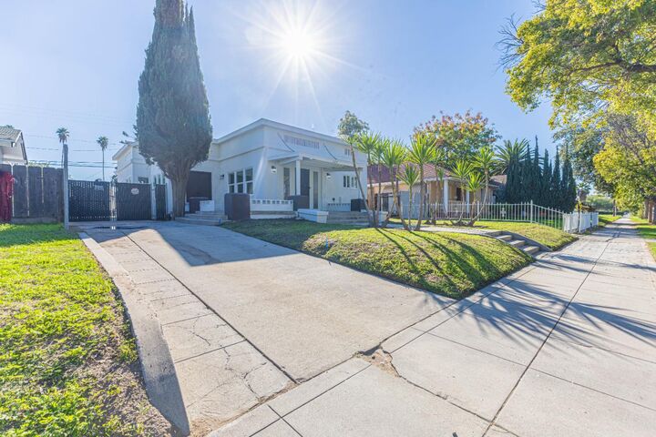 Property Photo:  344 E Kearney Boulevard  CA 93706 