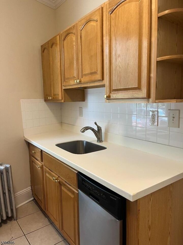 Property Photo:  310 S Orange Ave 6  NJ 07079