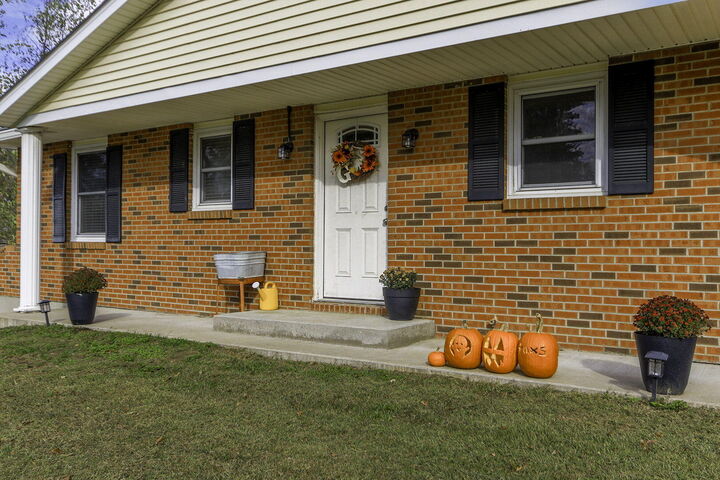 Property Photo: 212 Meadowlake Drive MO 65265