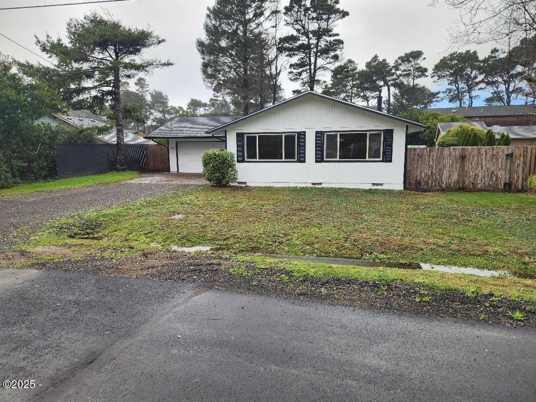 Property Photo:  3735 Sea Mist Avenue  OR 97341