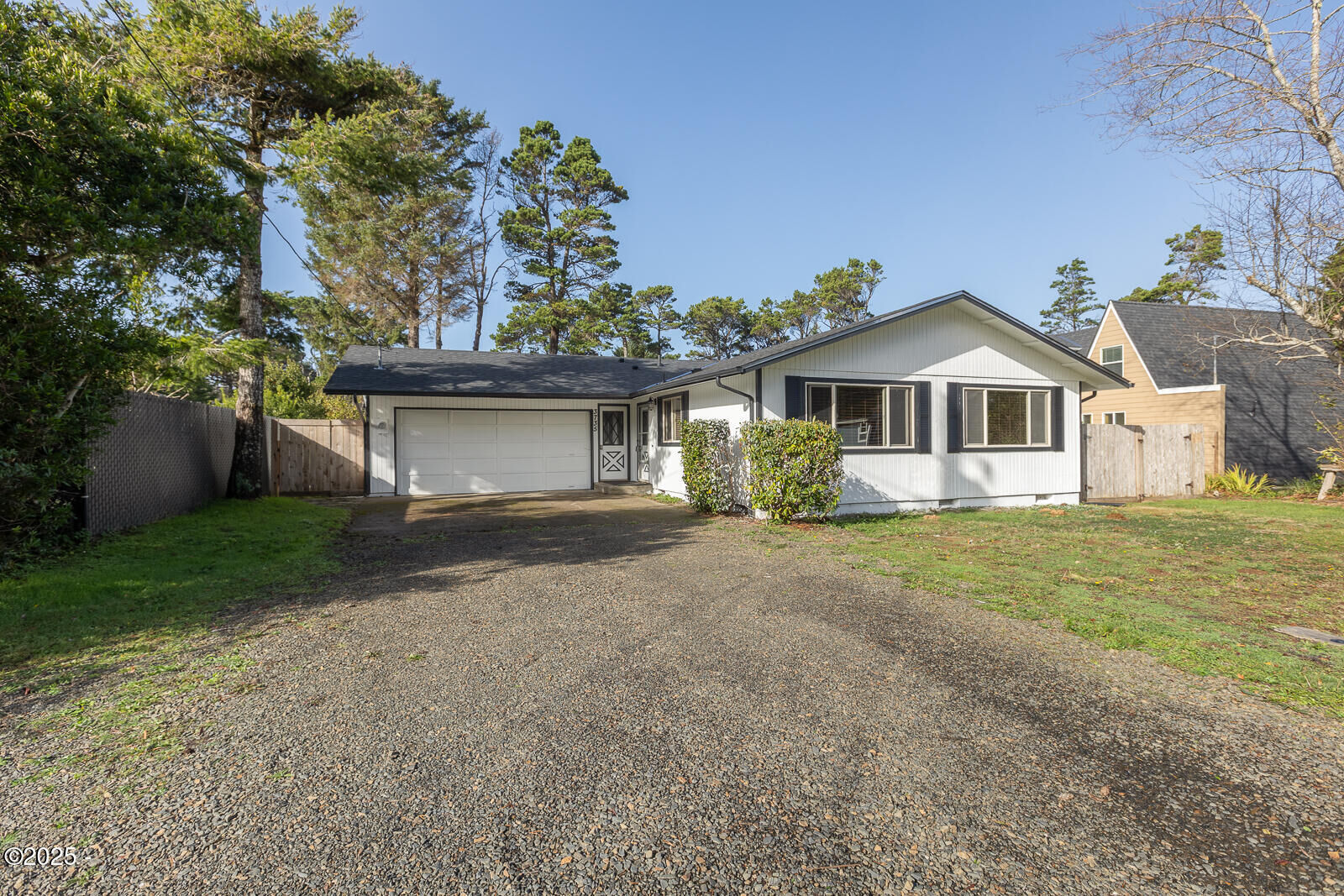 Property Photo: 3735 Sea Mist Avenue OR 97341