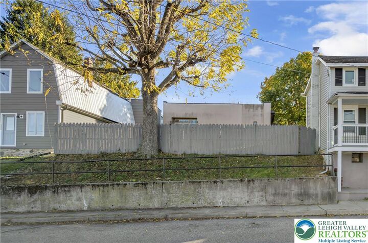 305 E Wilkes Barre Street  Easton PA 18042 photo