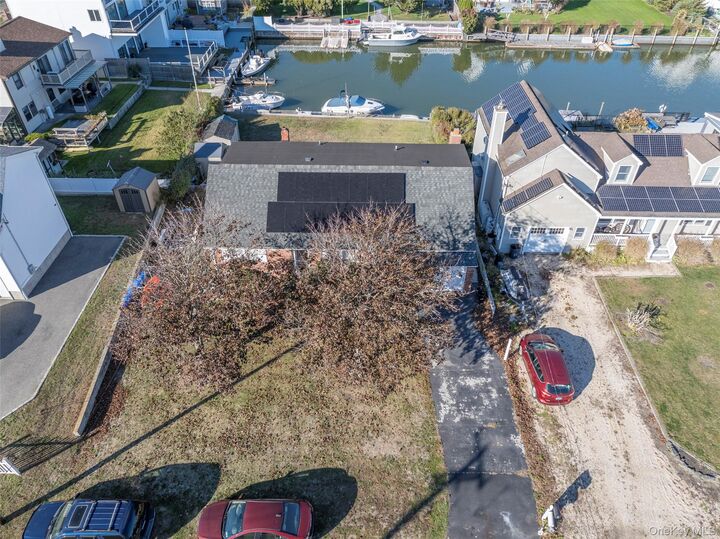 Property Photo:  7 Fairlawn Court  NY 11967 