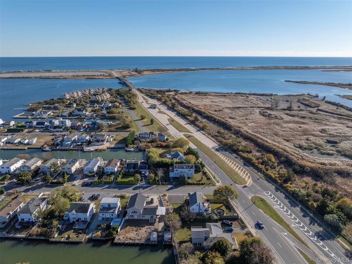 Property Photo:  7 Fairlawn Court  NY 11967