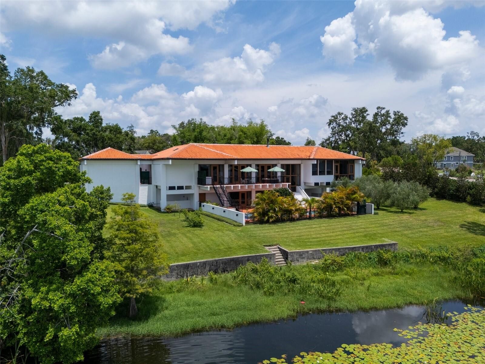 Property Photo: 950 N Lake Otis Drive SE FL 33880