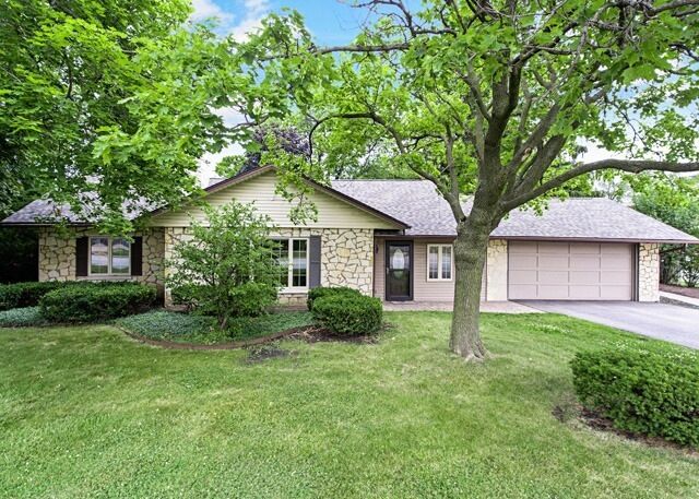 Property Photo:  1600 W 55th Street  IL 60525 