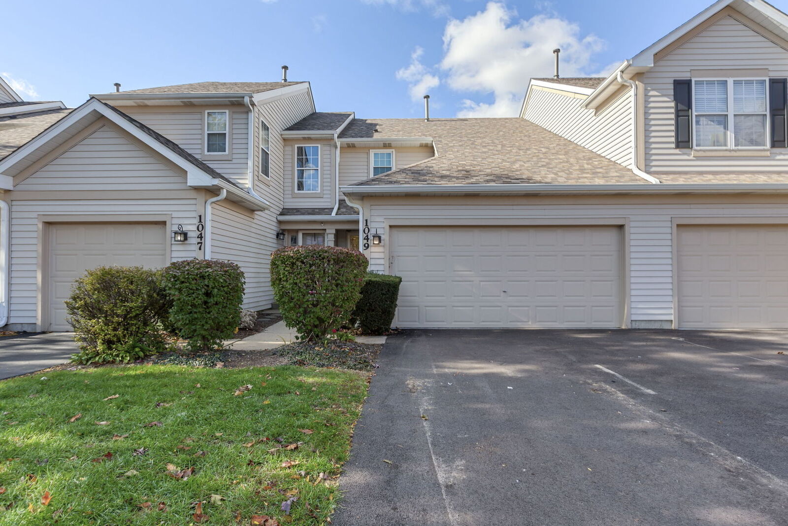 Property Photo:  1049 Horizon Ridge  IL 60156