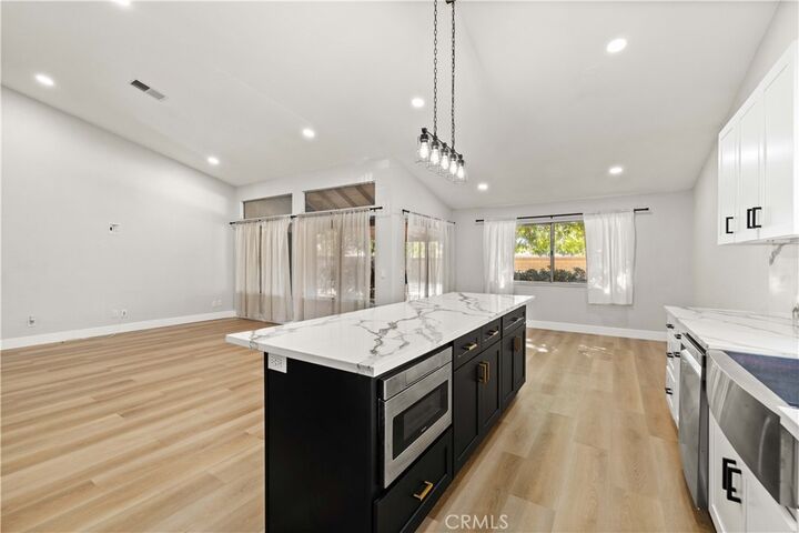 Property Photo: 1008 E Avenue J7 CA 93535