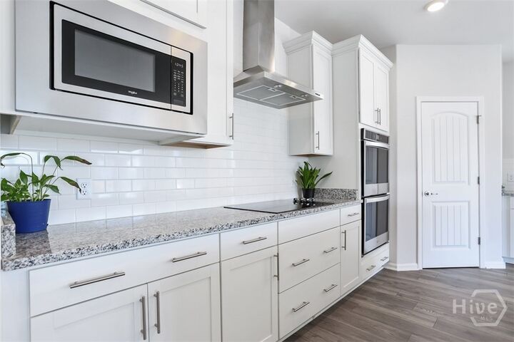 Property Photo:  112 Saint Marys Circle  GA 31407 