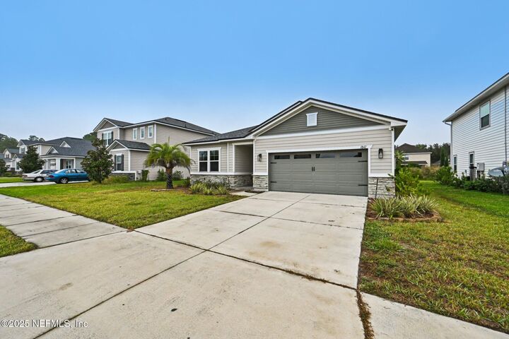 Property Photo:  1847 Amberly Drive  FL 32068 