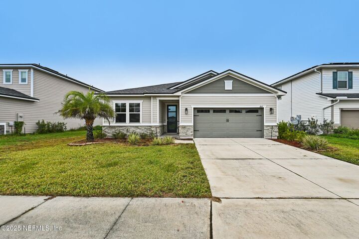 Property Photo: 1847 Amberly Drive FL 32068