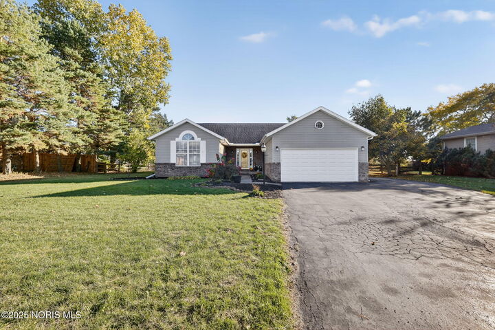 Property Photo: 925 W Melrose Avenue OH 45840