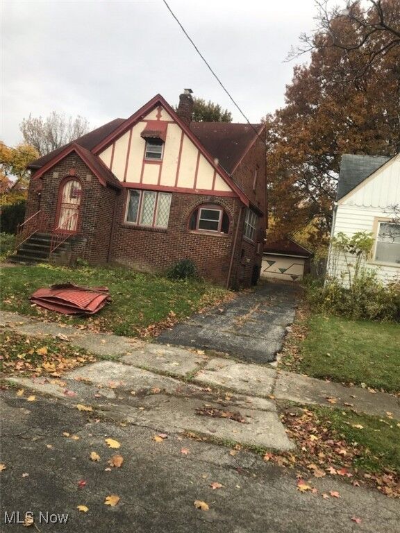 Property Photo: 14906 Edgewood Avenue OH 44128