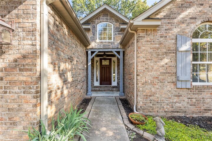 Property Photo: 17 Duxford Circle AR 72714