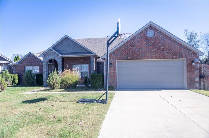 Property Photo:  1213 Abby Street  AR 72745