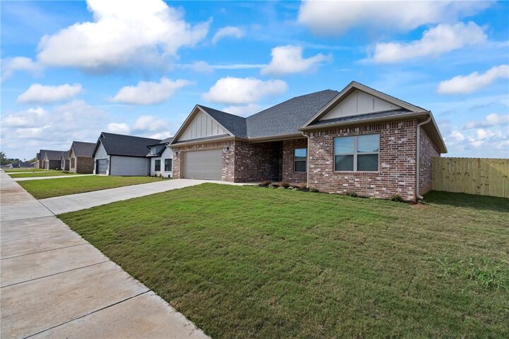 Property Photo:  123 N Banner Avenue  AR 72730 