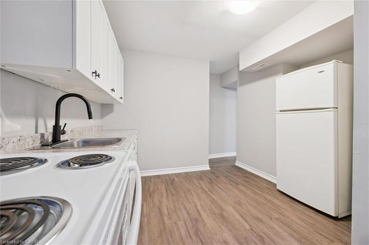 Property Photo:  906 King Street E 2A  ON N3H 3P3 
