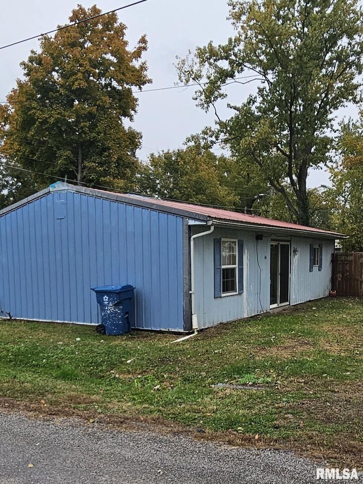 Property Photo:  104 S Park Street  IL 62949 