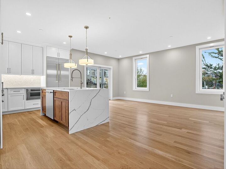 Property Photo:  551 E 7th St 2  MA 02127 