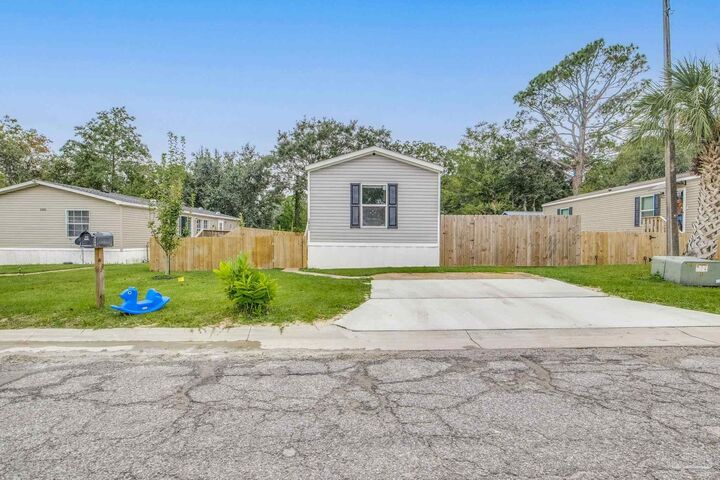 Property Photo: 2403 San Juan Grande FL 32507