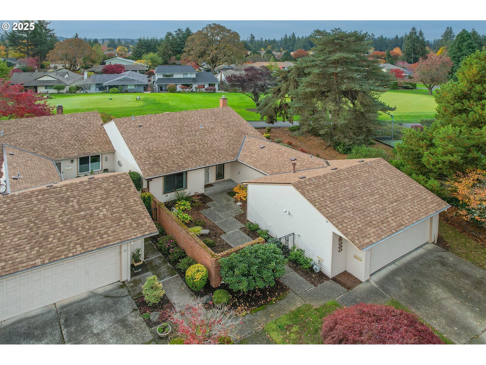 Property Photo:  15960 SW Greens Way  OR 97224 