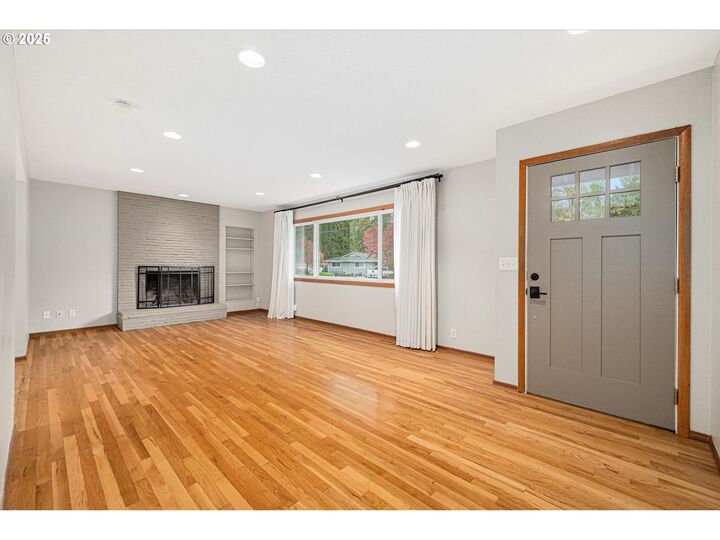 Property Photo:  3910 Calaroga Cir  OR 97068 