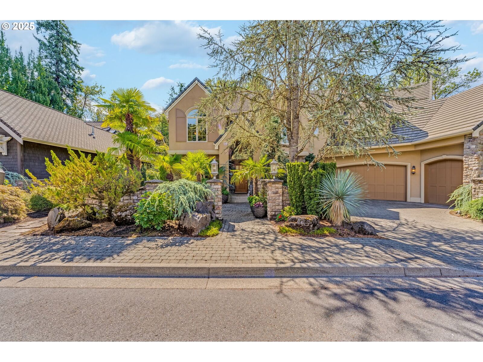 Property Photo: 802 NE Brennan Ln OR 97124