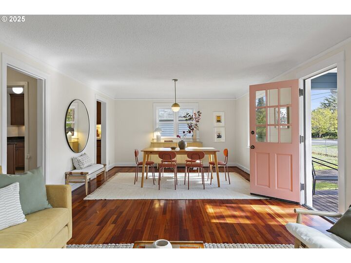 Property Photo: 5435 NE Skidmore St OR 97218