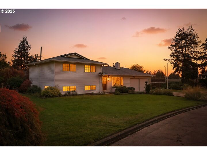 Property Photo: 2555 NE 146th Dr OR 97230